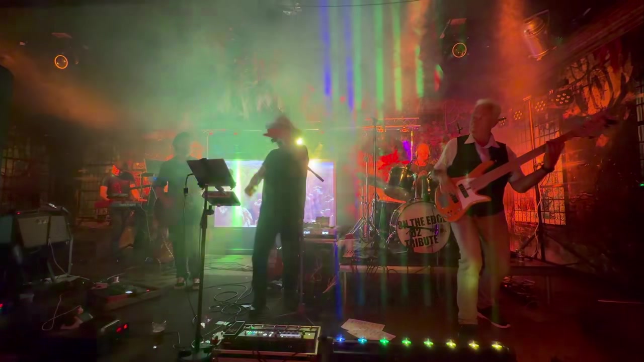 On The Edge live met laser- en lichtshow